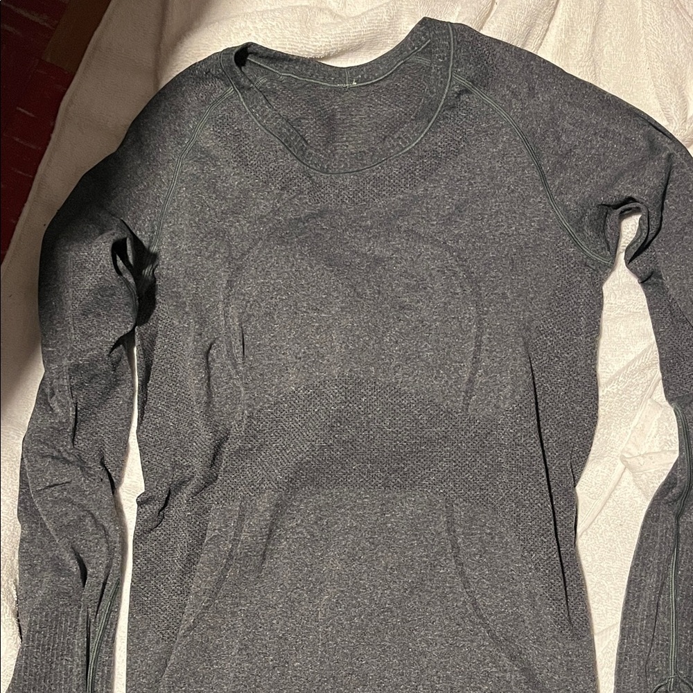 Lululemon Athletica Gray Long Sleeve Tee